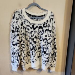 Georgeous LIVERPOOL Leopard Print Fuzzy Sweater new Condition Large
